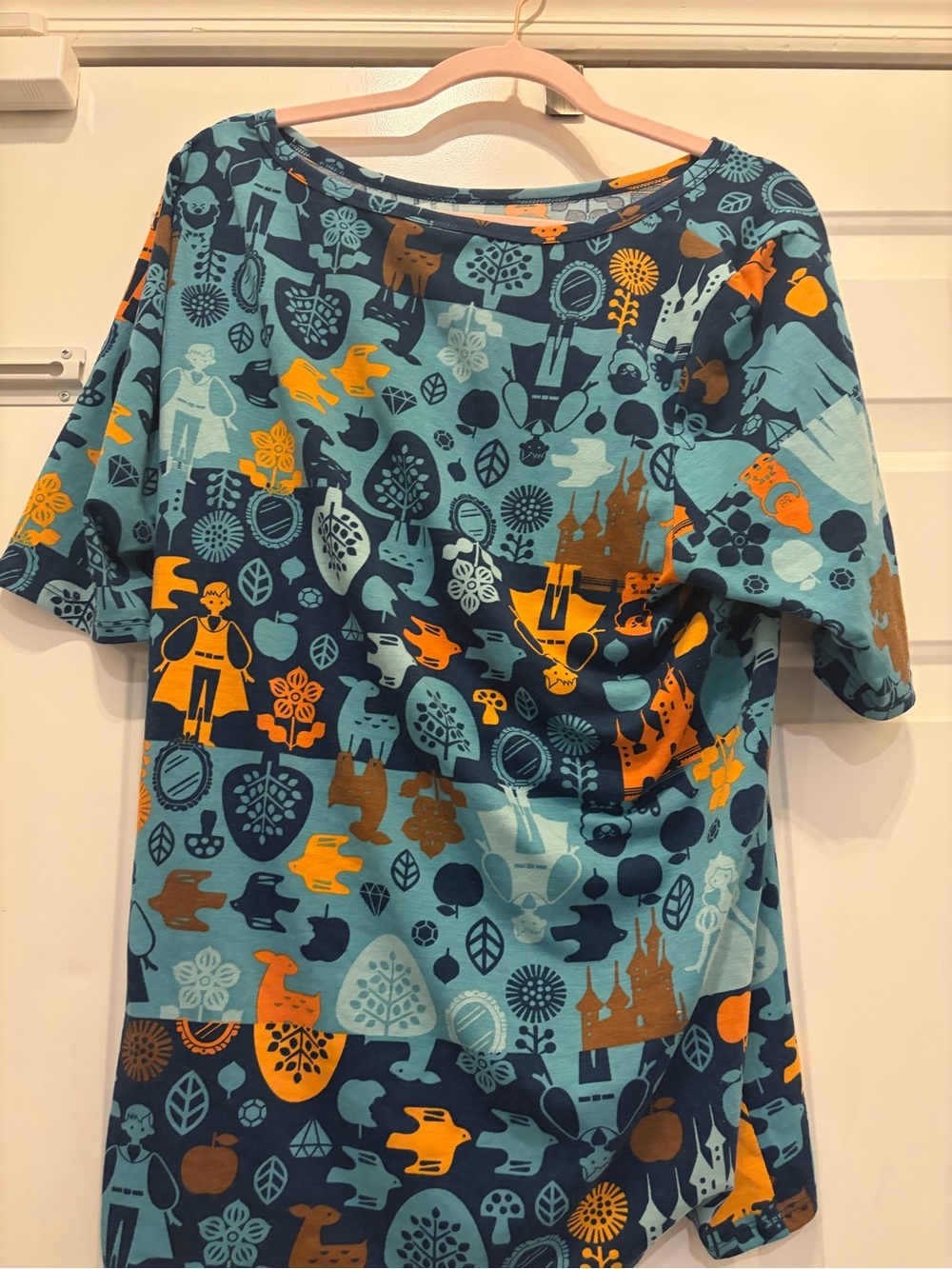 LuLaRoe Disney Snow White   Short Sleeve Tee